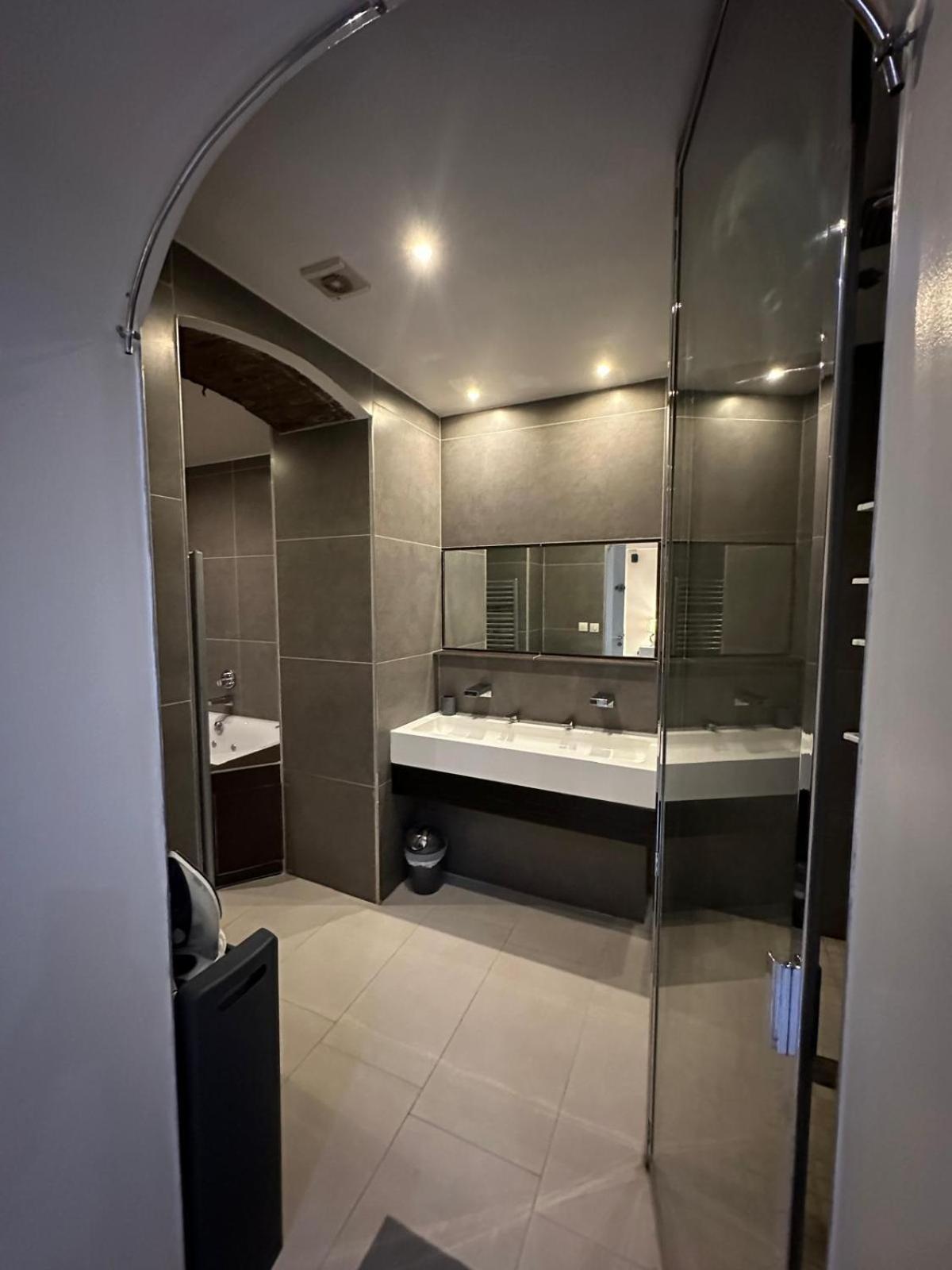 Les Champs Elysees-125M2 Modern And Spacious باريس المظهر الخارجي الصورة